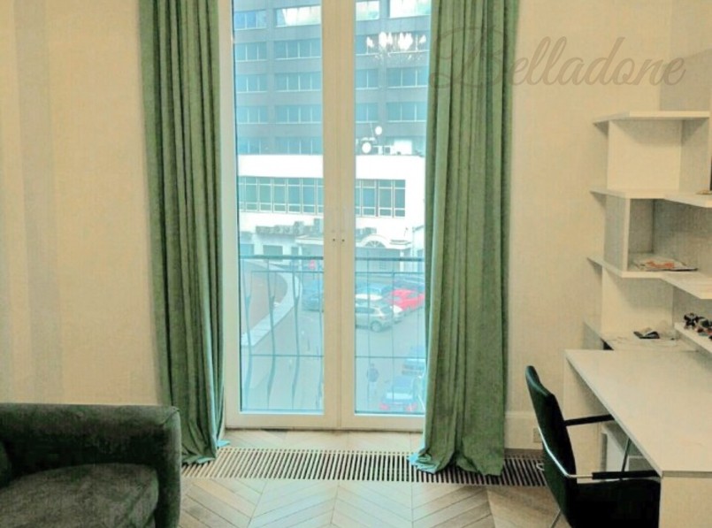 Лаконичные современные шторы в квартире в центре Москвы