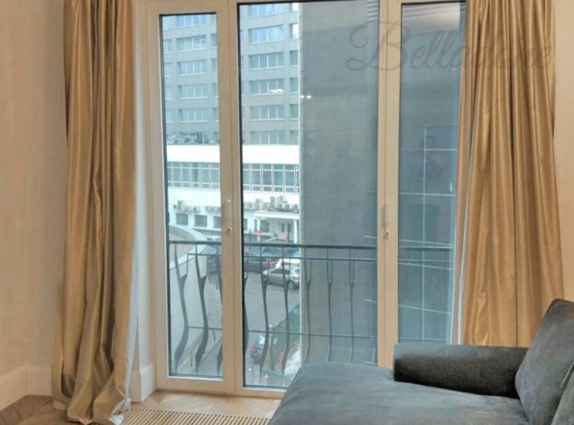 Лаконичные современные шторы в квартире в центре Москвы