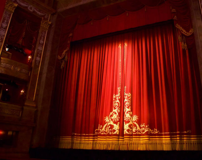 Шторы для театров и музеев на заказ