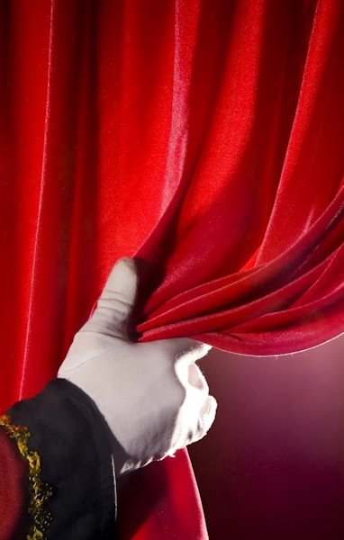 Шторы для театров и музеев на заказ в Москве - пошив занавесов и штор от Belladone по выгодной цене.