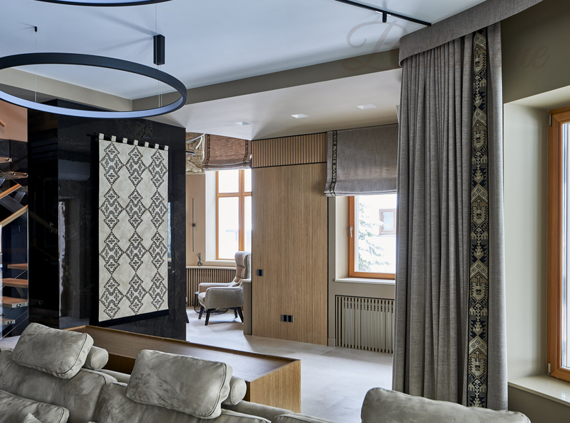 Декоративные портьеры на заказ в гостиной частного дома, Челобитьевское шоссе