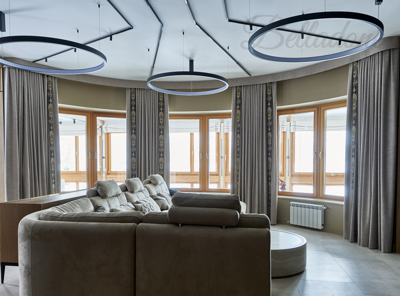 Декоративные портьеры на заказ в гостиной частного дома, Челобитьевское шоссе