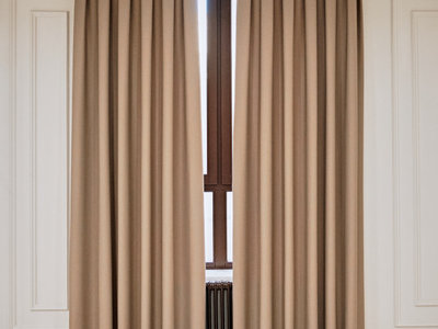 Эксклюзивные шторы: Шторы c ручной складкой в холл частного дома, Одинцово