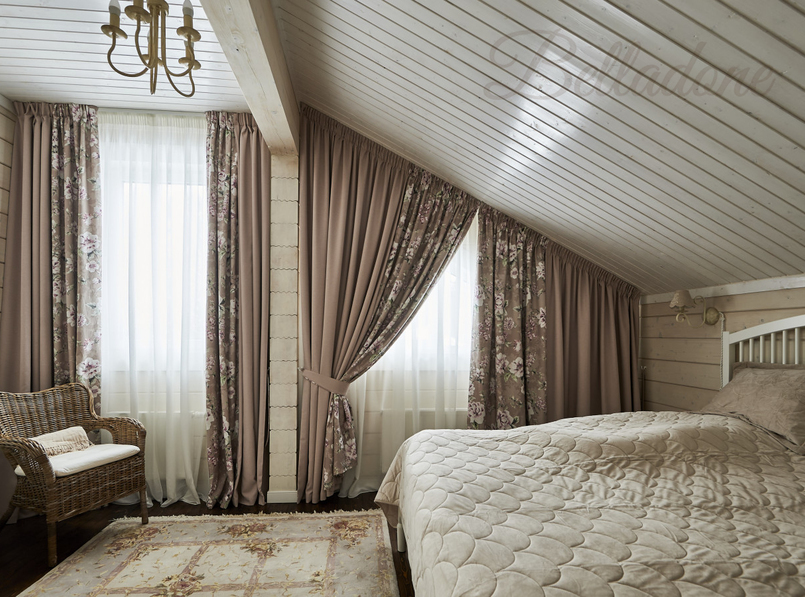 Оформление 2 этажа коттеджа из бруса римскими и современными шторами, КП 