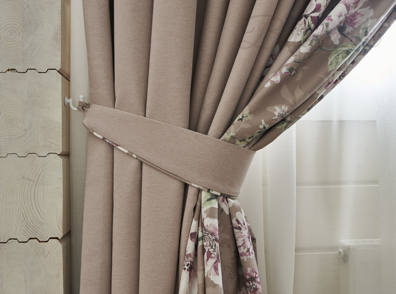 Оформление 2 этажа коттеджа из бруса римскими и современными шторами, КП 