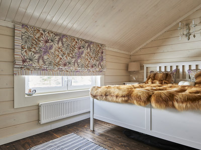 Фото штор: Оформление 2 этажа коттеджа из бруса римскими и современными шторами, КП "Руза Фэмели Парк"