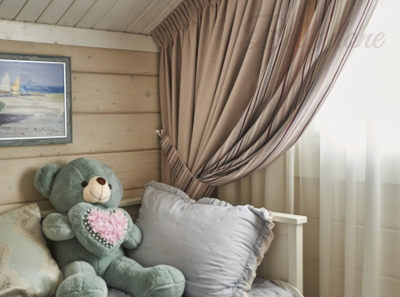 Оформление 2 этажа коттеджа из бруса римскими и современными шторами, КП 