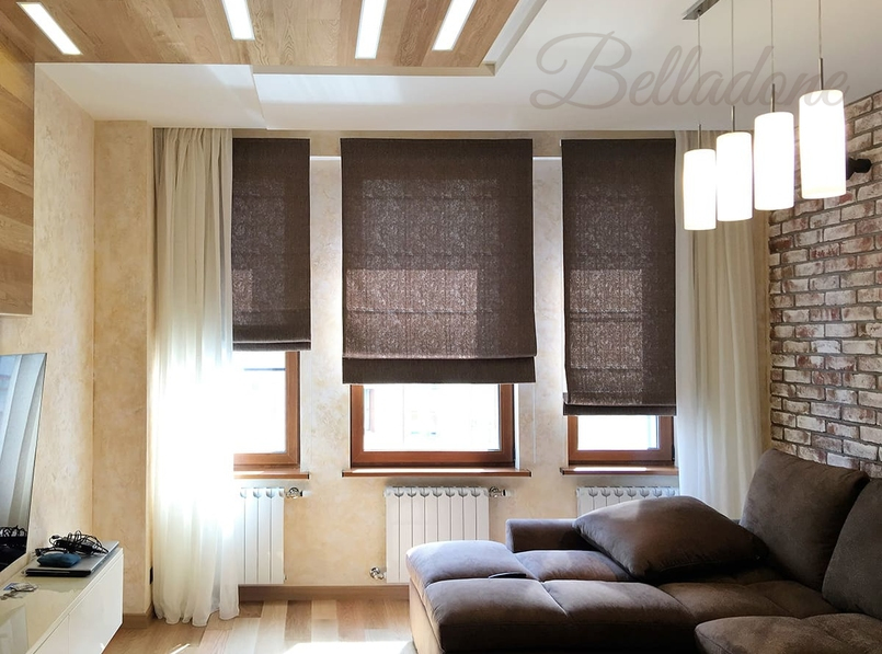 Тюль с римским шторами в гостиной-лофт, ул. Маломосковская