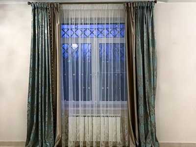 Готовые шторы: Стачные шторы из премиальной ткани в гостиной