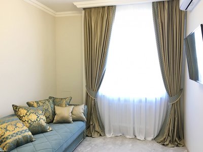 Шторы на заказ: Шторы и подушки на заказ в классическом интерьере московской квартиры