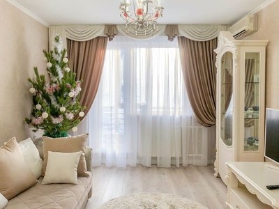 Шторы на заказ: Классические шторы с ламбрекеном в гостиной, Москва, ул. Зорге