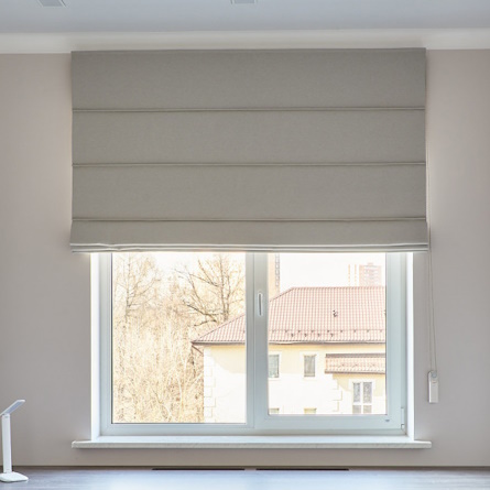 Римские шторы на заказ по индивидуальным размерам в Москве и области - купите по цене производителя | качественный пошив римских штор для дома, квартиры или офиса от дизайнерского салона компании Belladone.