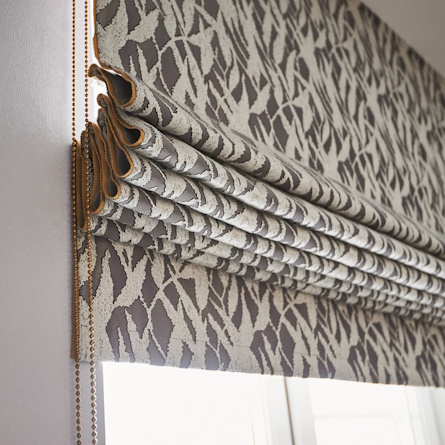 Римские шторы на заказ по индивидуальным размерам в Москве и области - купите по цене производителя | качественный пошив римских штор для дома, квартиры или офиса от дизайнерского салона компании Belladone.